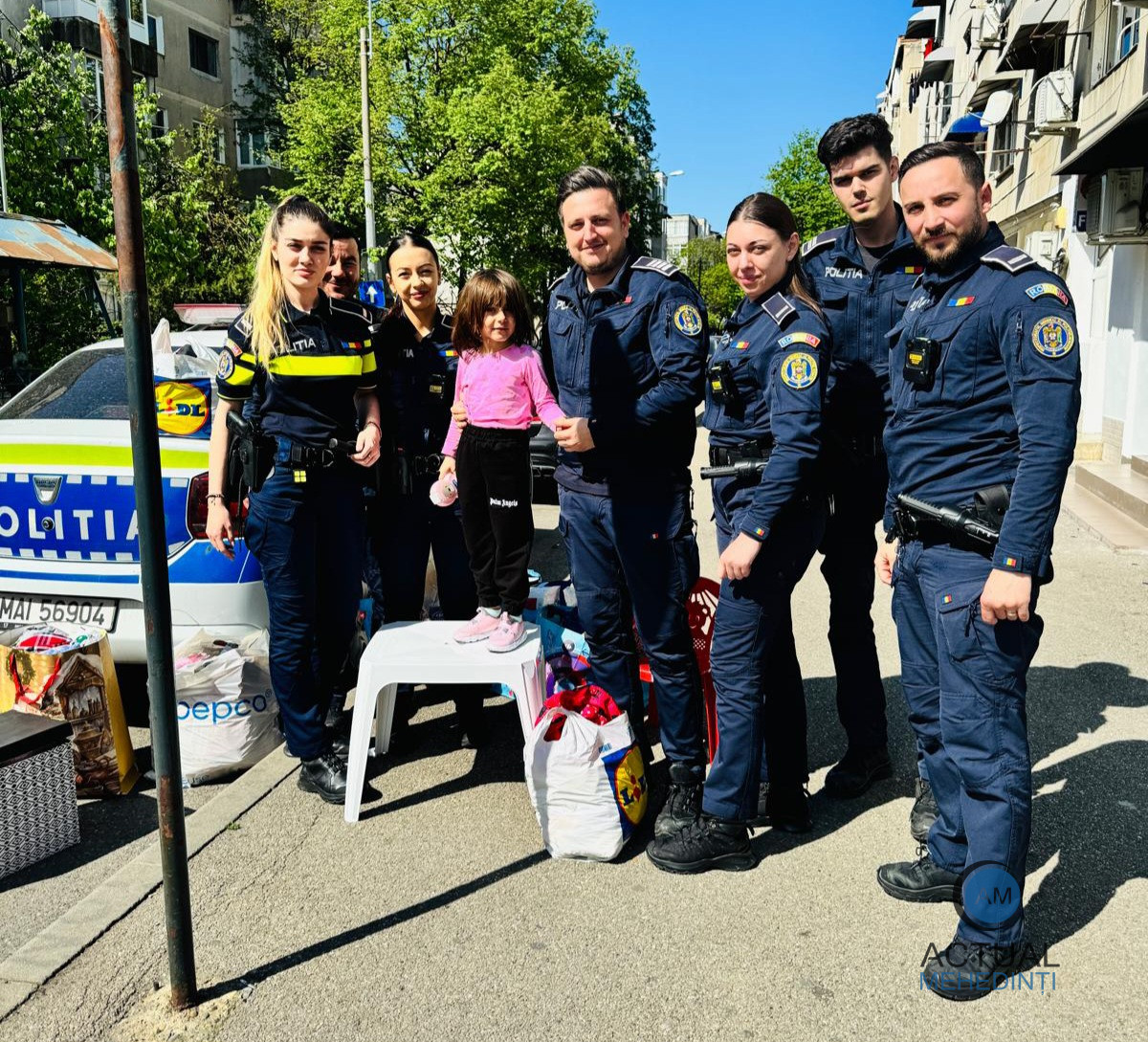 Polițiștii mehedințeni, bucurie adusă pe chipul unei copile! Micuța a fost părăsită de mamă și locuiește într-o cameră sărăcăcioasă.