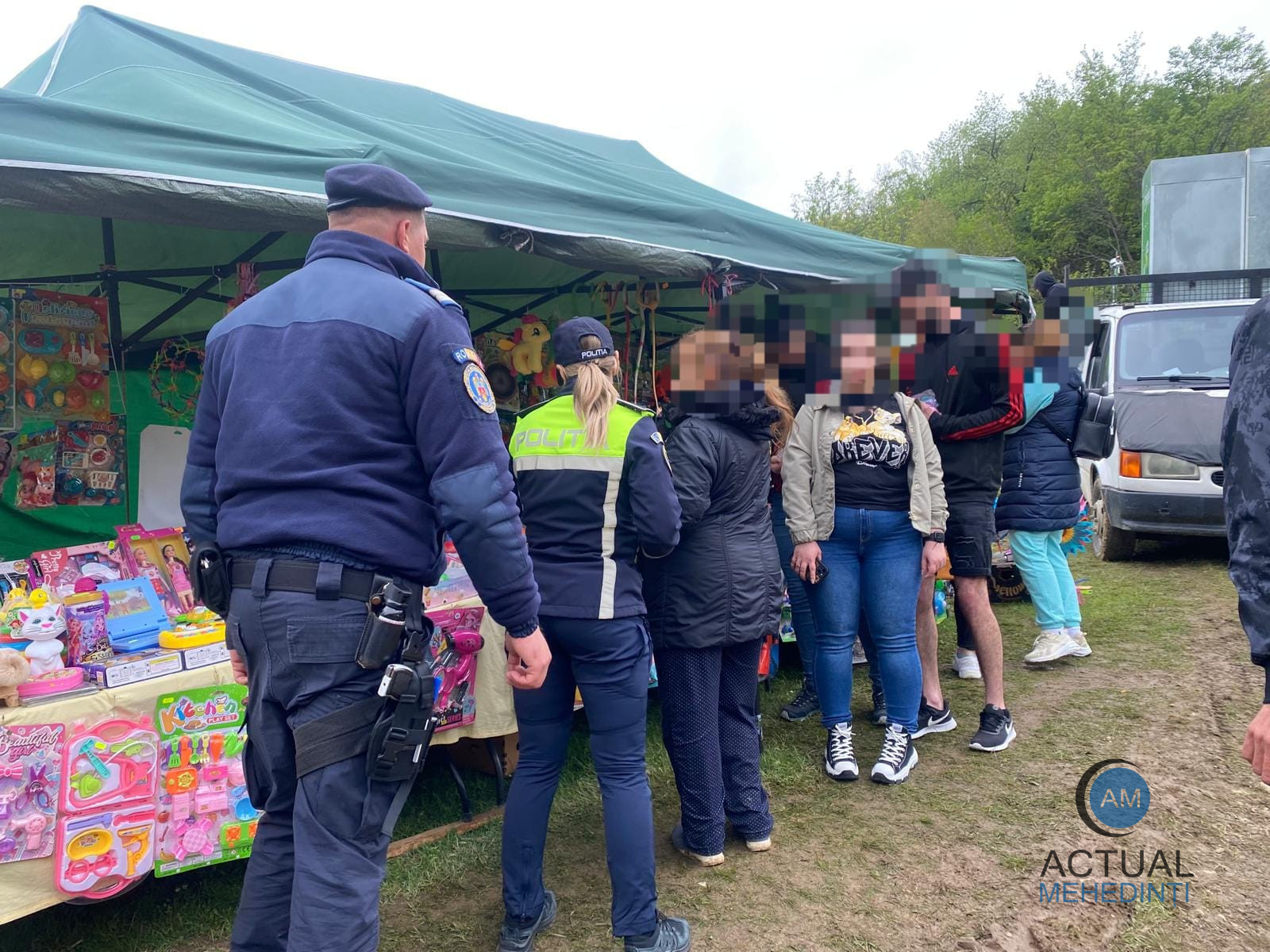 Poliția, prevenție printre cetățeni, la Sărbătoarea Liliacului!