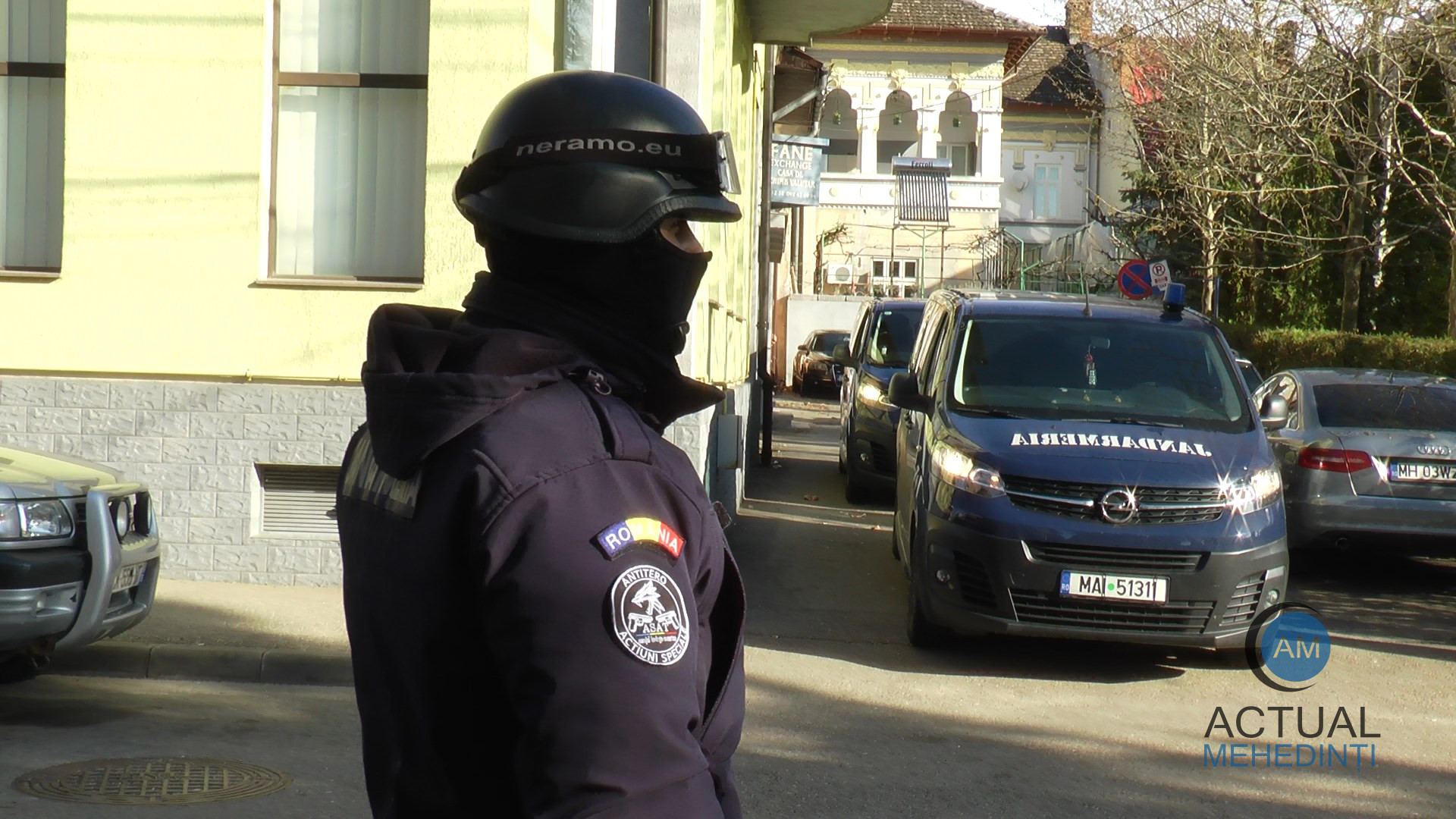 Grup infracțional, specializat în spălare de bani, săltat de mascați! Percheziții în Mehedinți, alte 7 județe din țară și în Marea Britanie!
