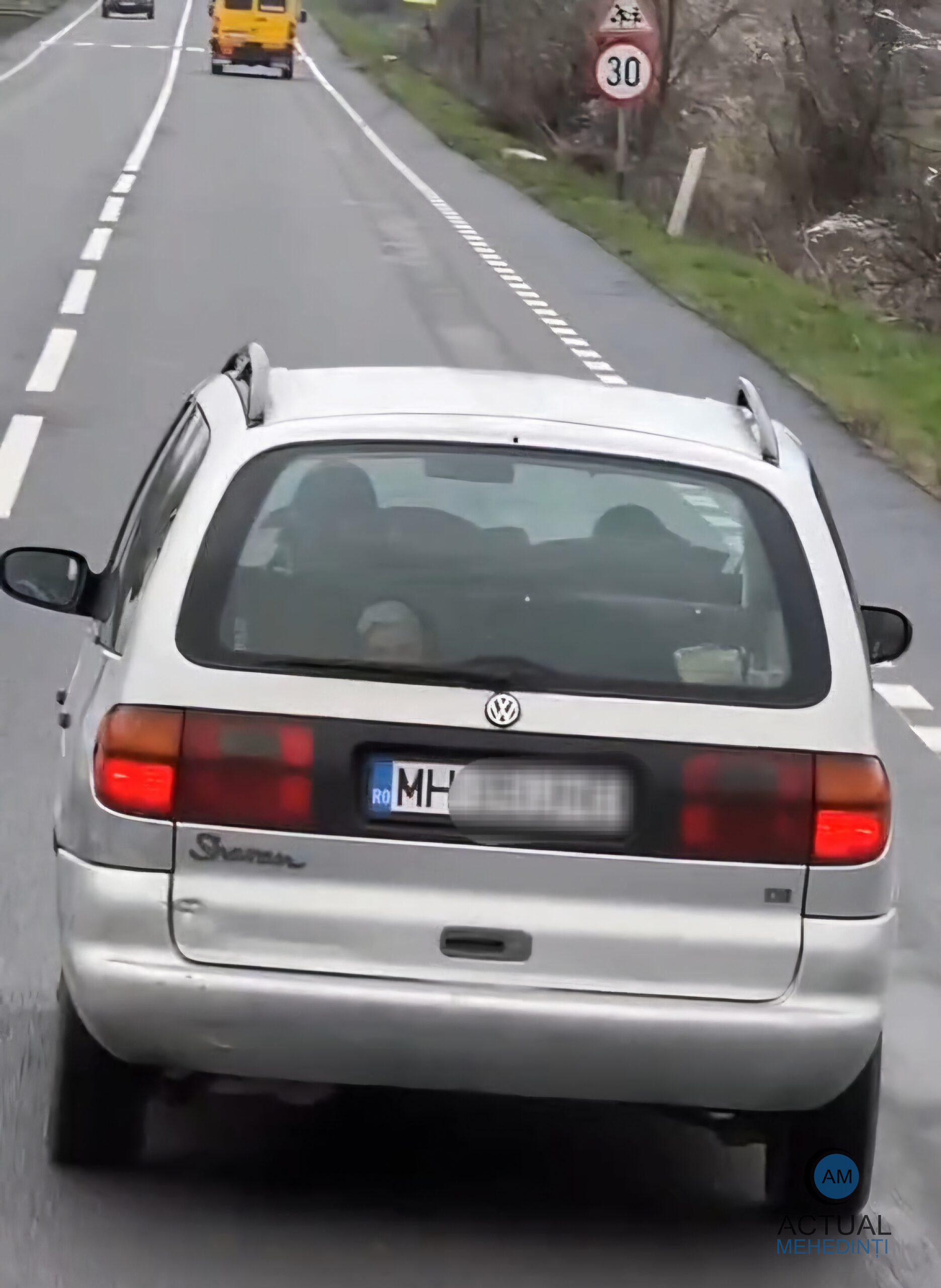 Femeie transportată în portbagajul mașinii, pe un drum din Mehedinți!