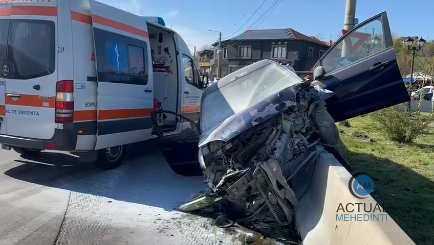 Accident produs pe DN6: mașină răsturnată în urma impactului, victimă inconștientă!