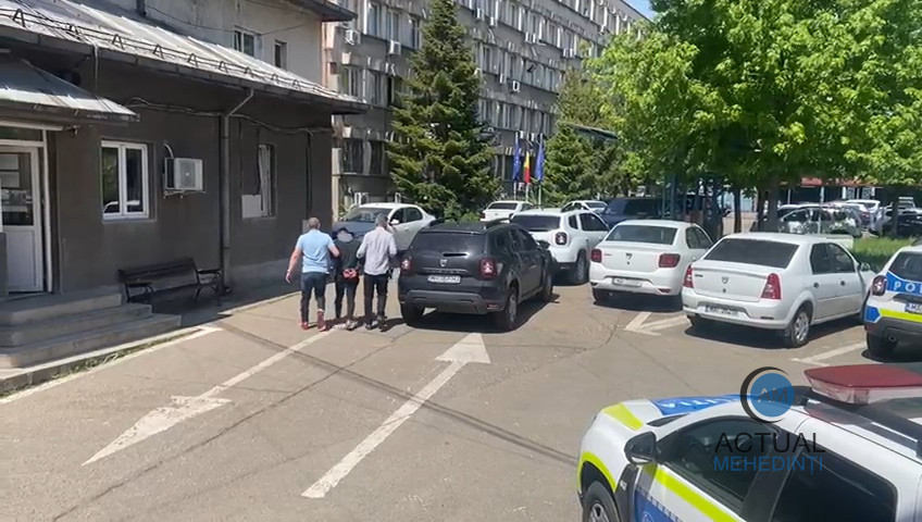 A părăsit arestul la domiciliu, dar a fost prins de polițiști. Tânărul era în arest pentru infracțiunea de lovirea sau alte violențe.