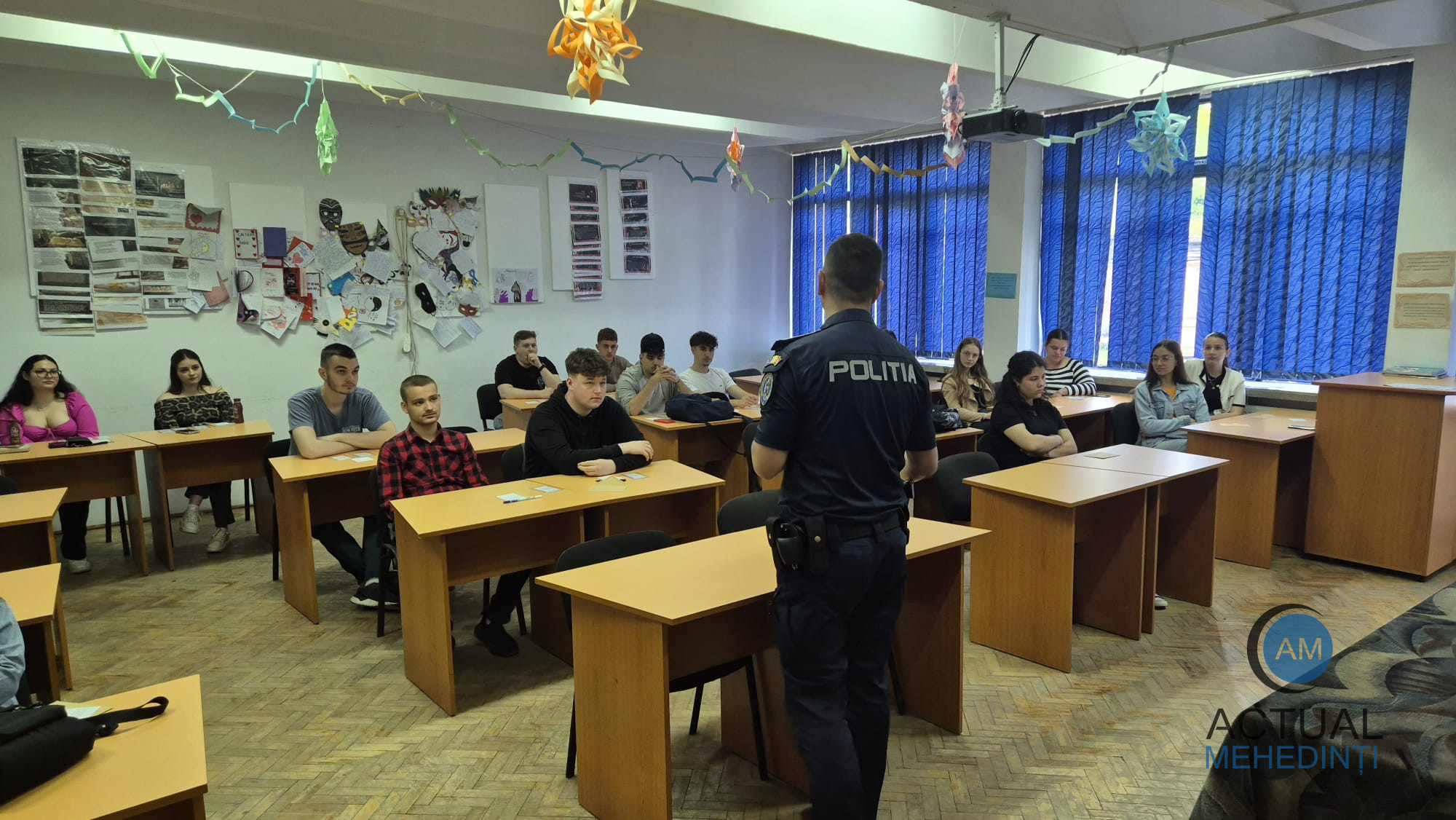 Elevii din Orșova, cu permise de conducere, instruiți de polițiștii mehedințeni!