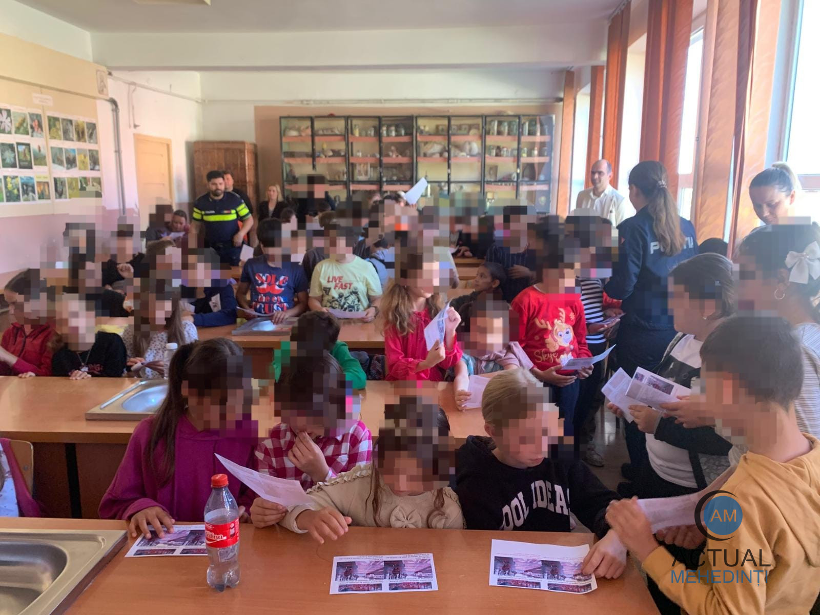 Elevii de la Școala Gimnazială din Vânju Mare, instruiți cu privire la regulile de circulație!