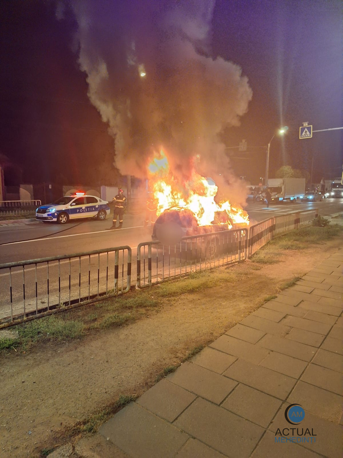 Autoturism făcut scrum, în Strehaia! Mașina a ars ca o torță.