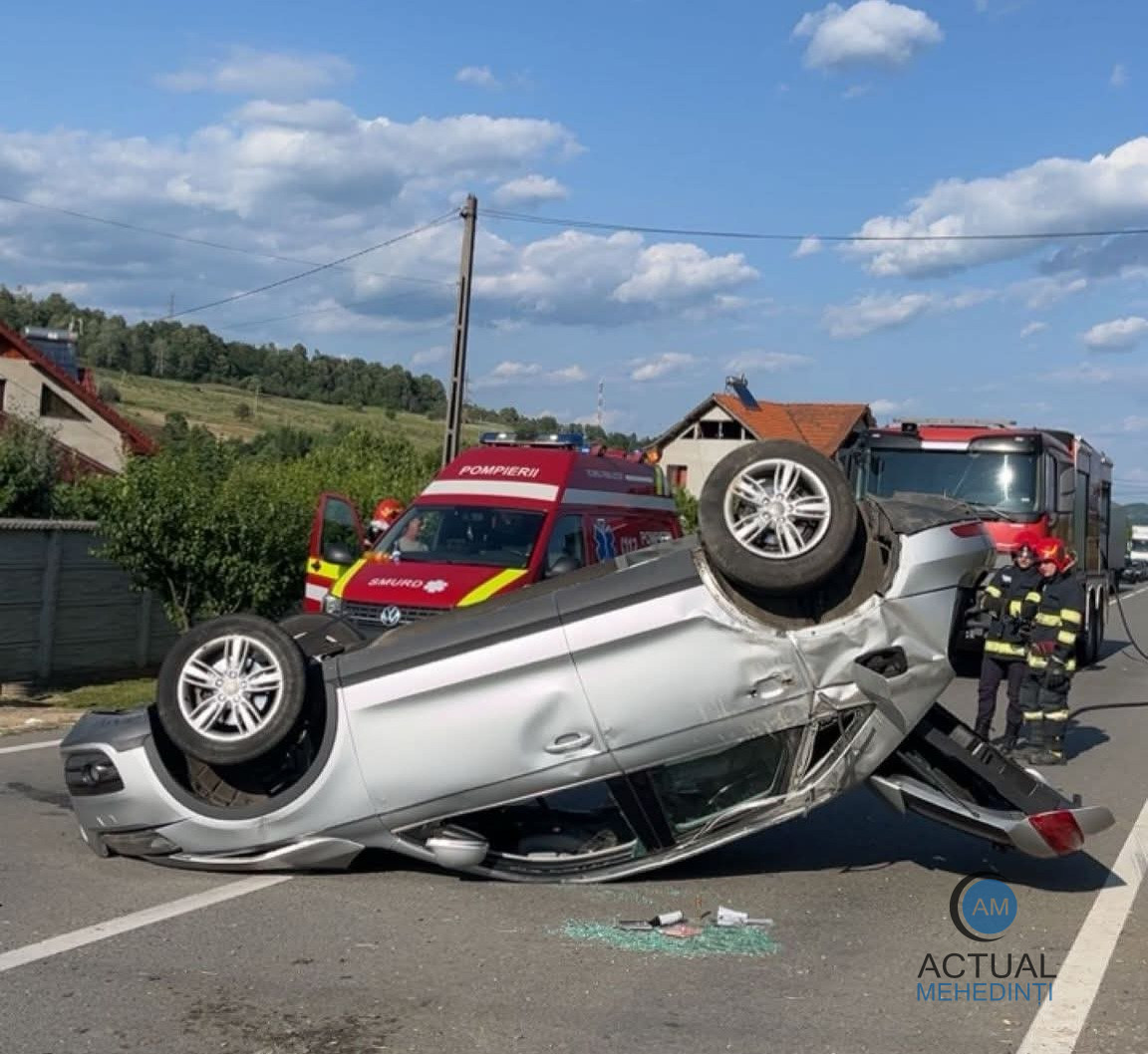 Accident în comuna Florești! O mașină s-a răsturnat, iar alta a fost proiectată într-un gard.