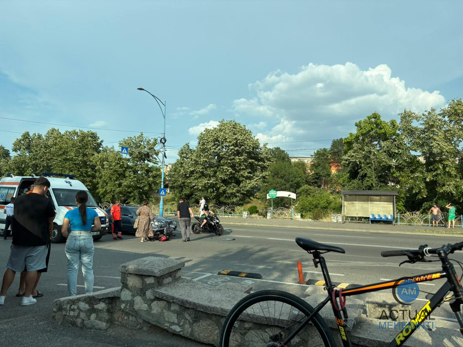 Accident în Severin, produs între un autoturism și o motocicletă!