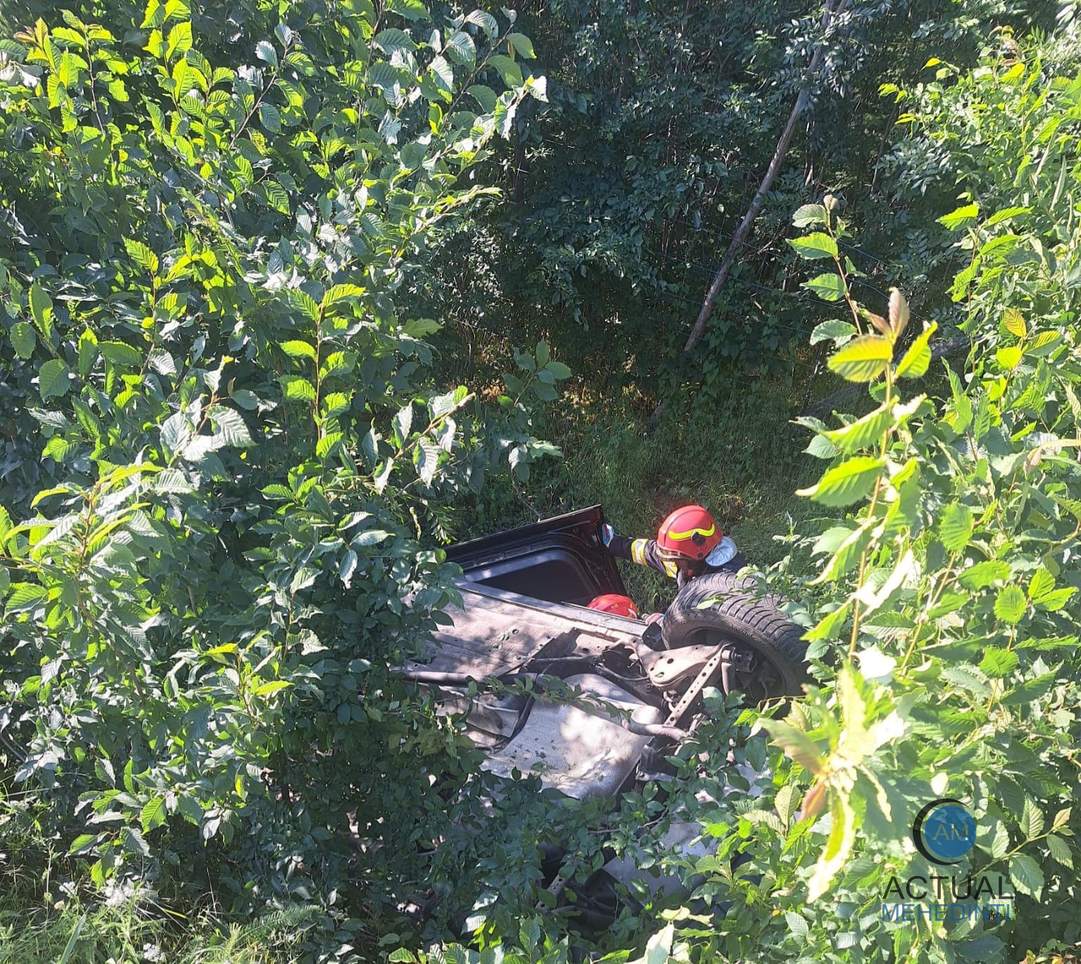 Accident în Arginești: autoturism răsturnat, o persoană rănită!