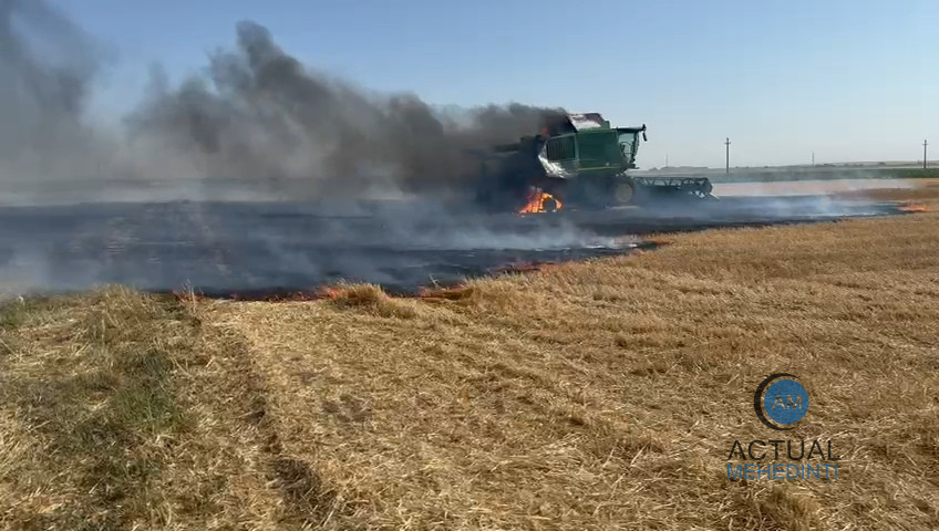 Combină agricolă, făcută scrum!