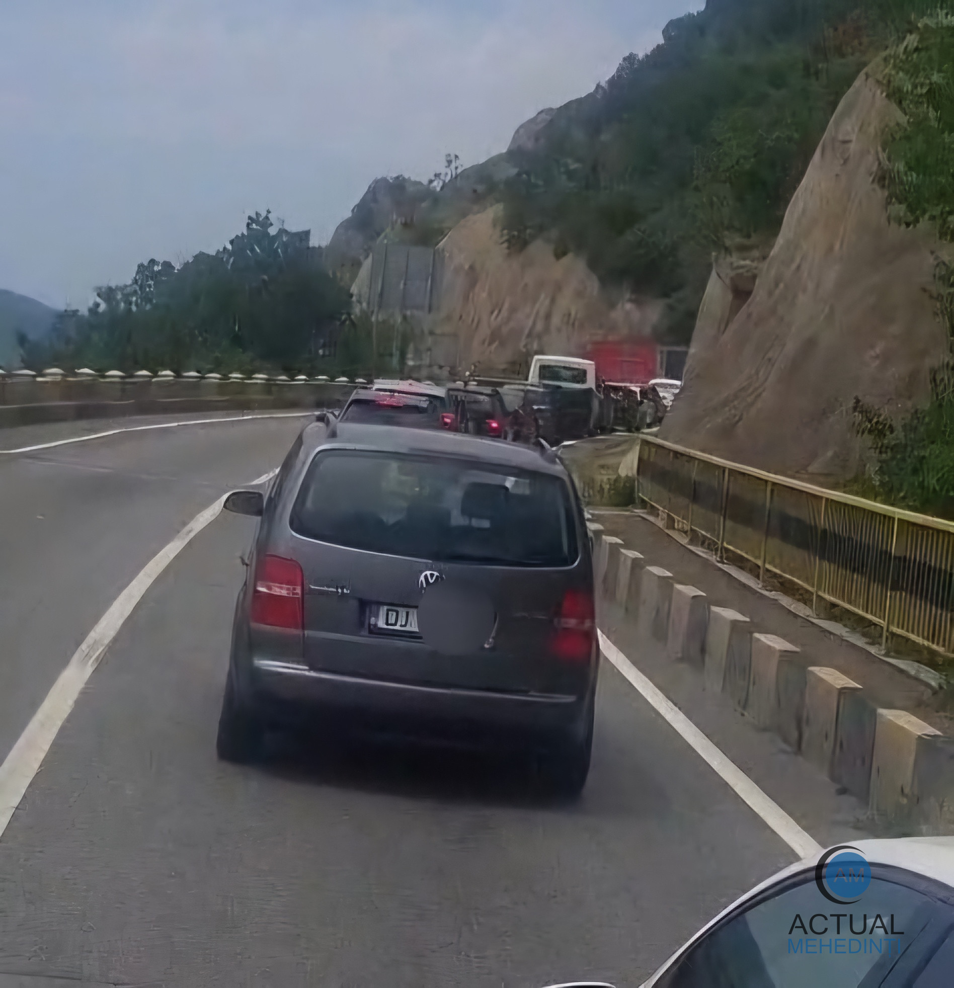 Trafic îngreunat pe DN 6! Coada ajunge la Gura Văii.
