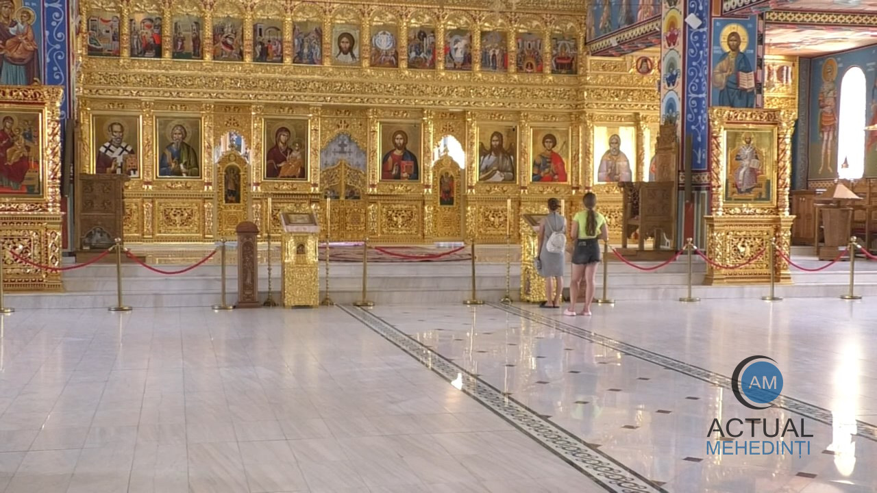 Catedrala Episcopală din Severin oferă cetățenilor o mână de ajutor, pe timp de caniculă.