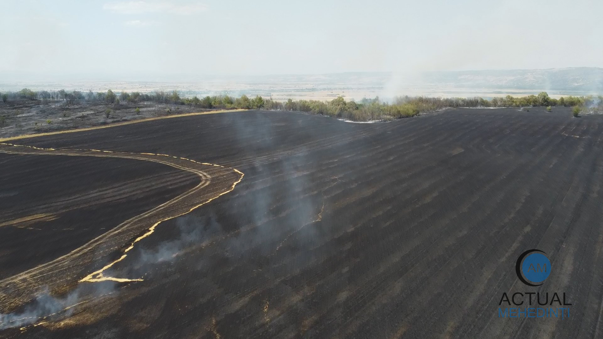 Zeci de hectare, pârjolite de flăcări, în Scăpău! Pompierii rămân în supraveghere pe parcursul nopții.