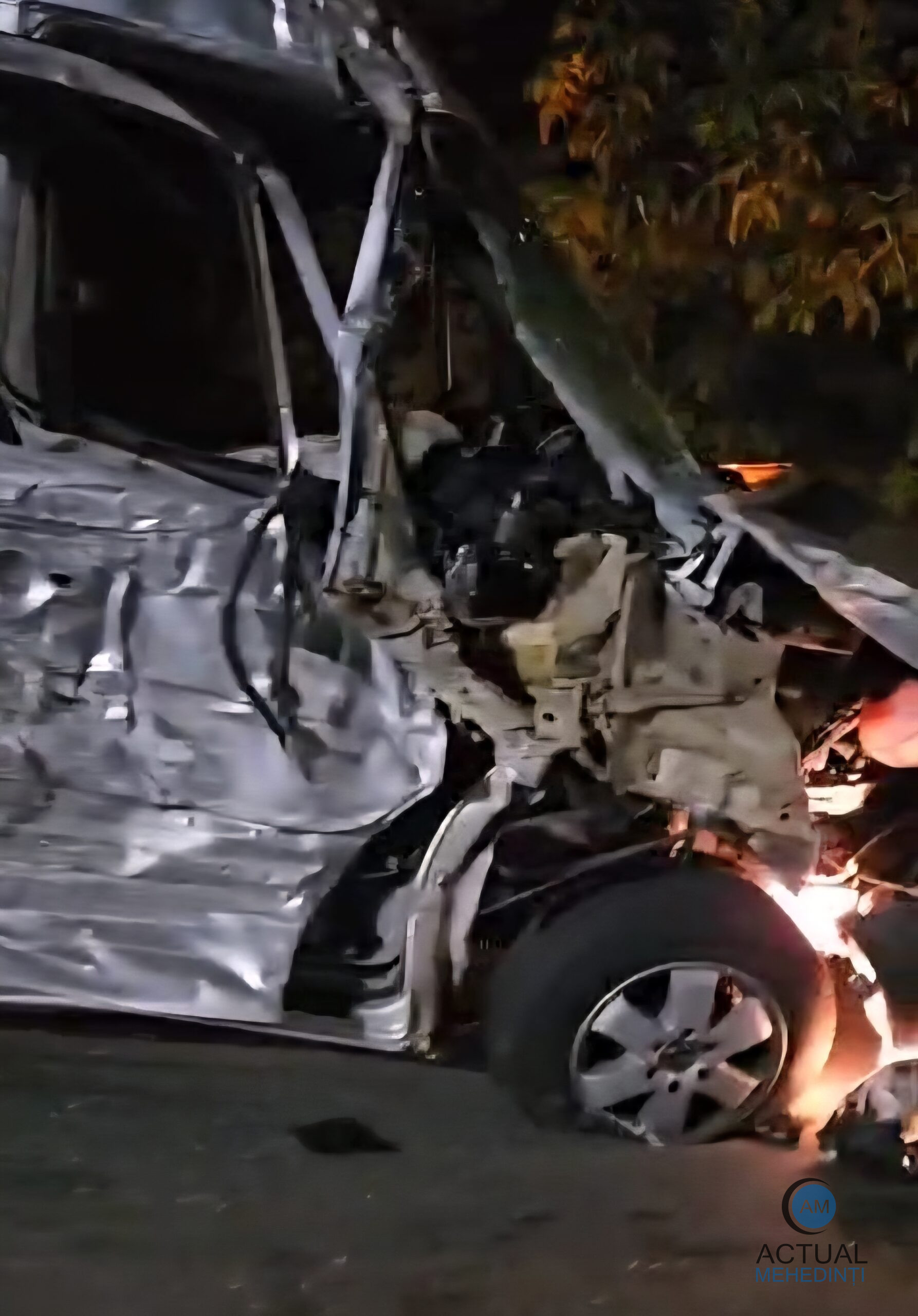 Accident grav, în Vânători, produs între un autobuz și un microbuz!